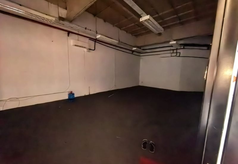 Cheras Sg Long Warehouse beside highway