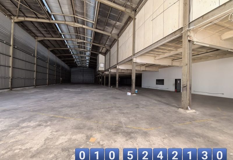 Cheras Sg Long Warehouse beside highway