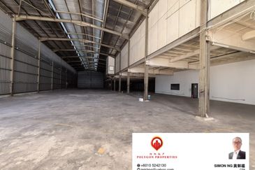 Cheras Sg Long Warehouse beside highway