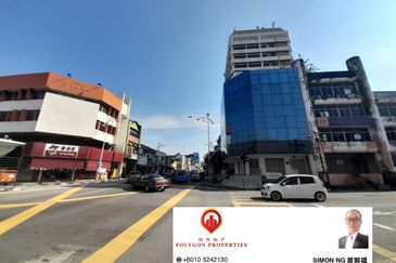 Seremban 4 storey corner commercial lot to let