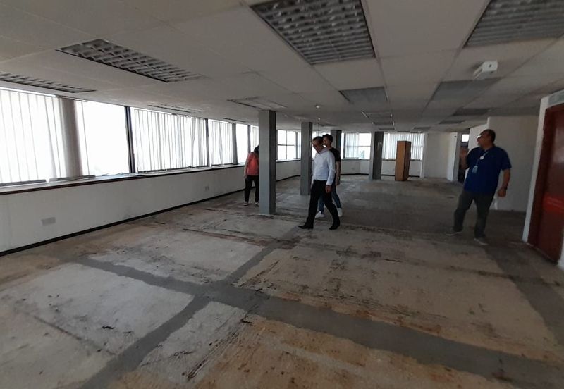 Seremban 4 storey corner commercial lot to let