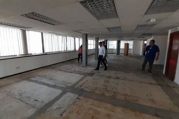 Seremban 4 storey corner commercial lot to let