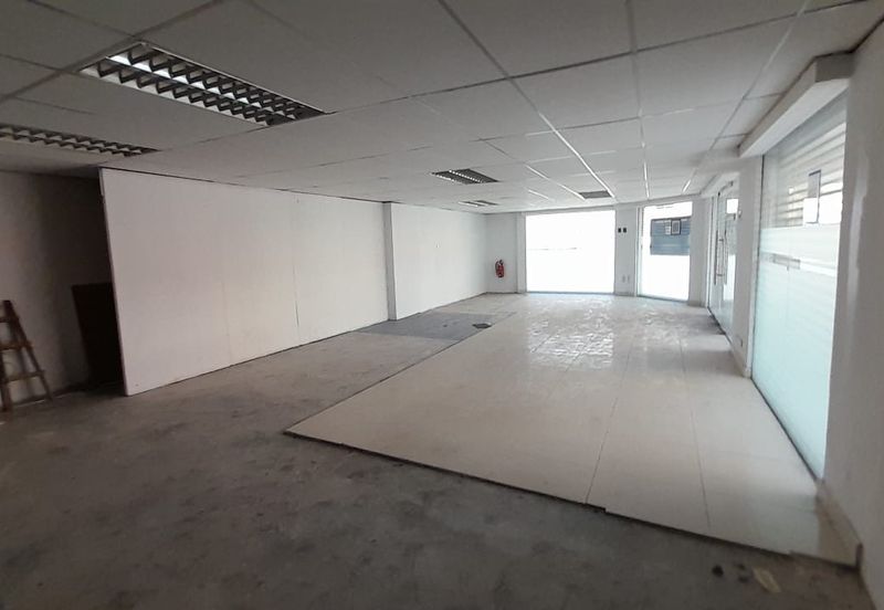 Seremban 4 storey corner commercial lot to let