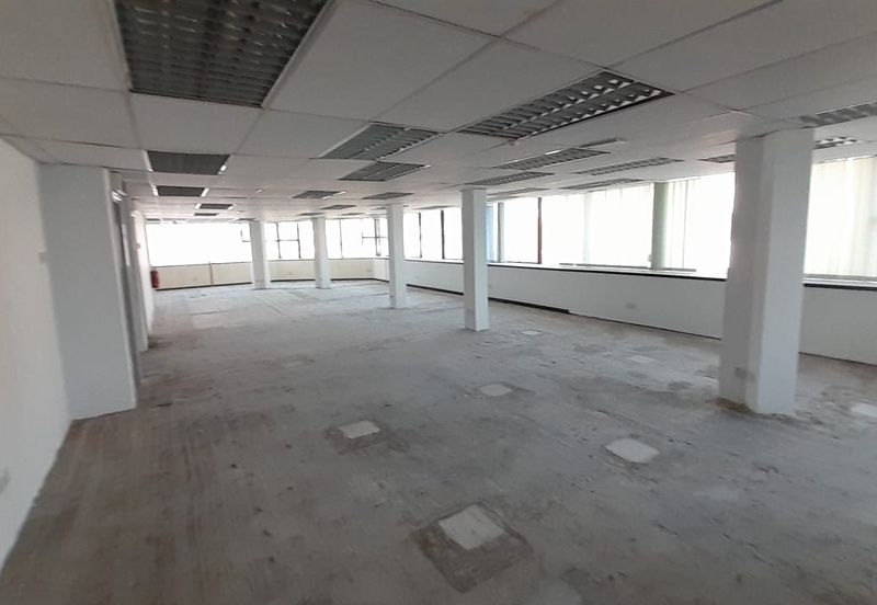 Seremban 4 storey corner commercial lot to let