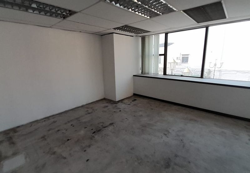 Seremban 4 storey corner commercial lot to let