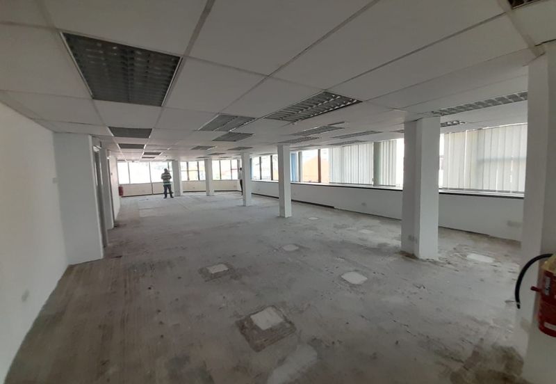 Seremban 4 storey corner commercial lot to let