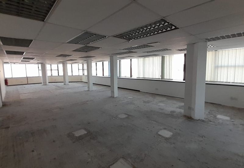 Seremban 4 storey corner commercial lot to let