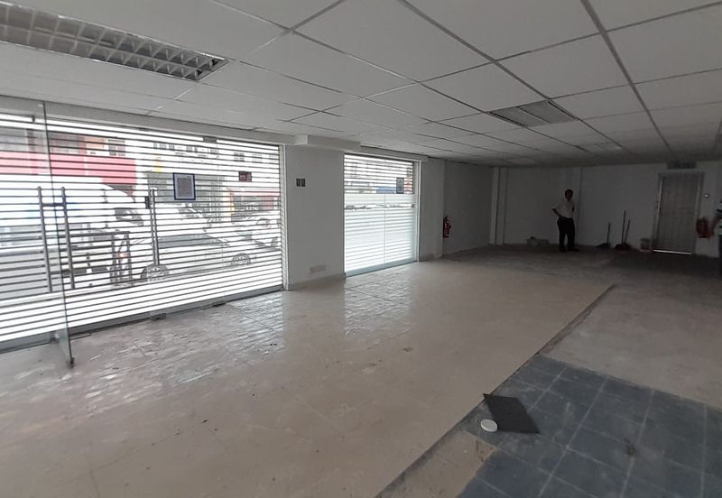 Seremban 4 storey corner commercial lot to let