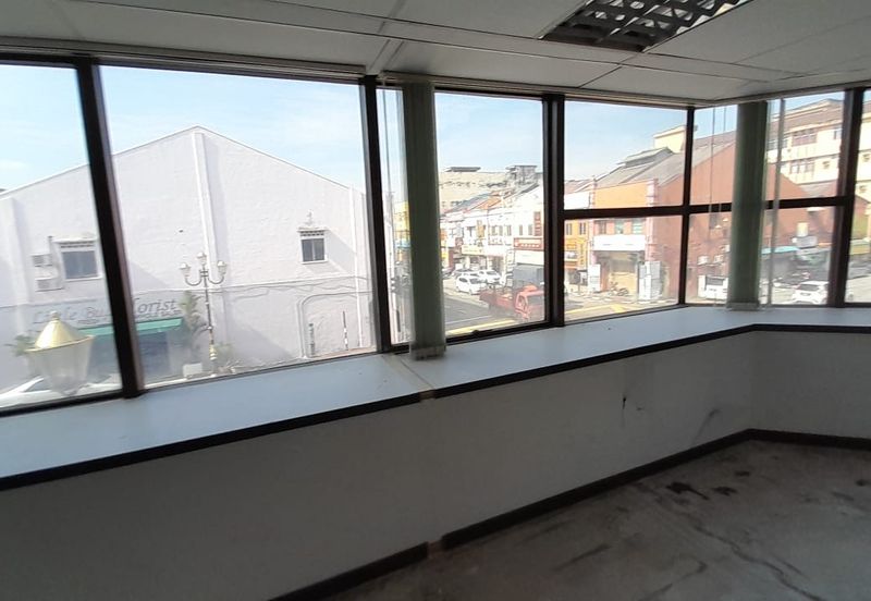 Seremban 4 storey corner commercial lot to let