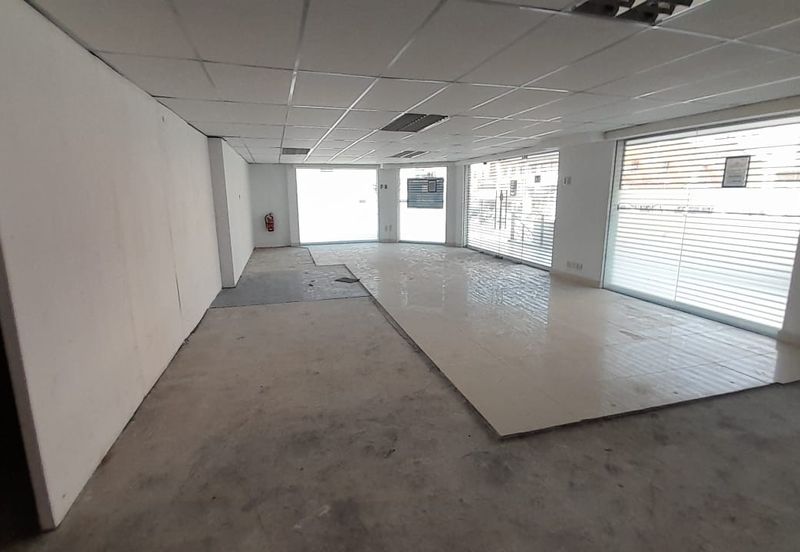 Seremban 4 storey corner commercial lot to let