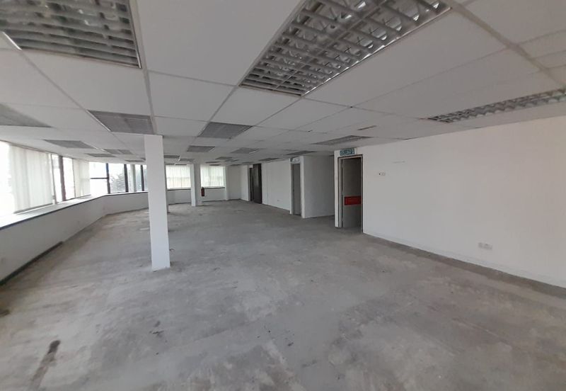 Seremban 4 storey corner commercial lot to let