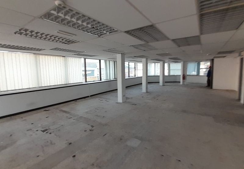 Seremban 4 storey corner commercial lot to let