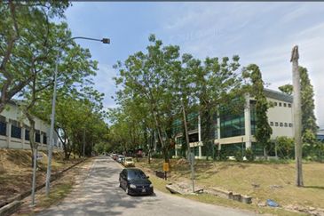 Spacious warehouse at Senawang facing main road