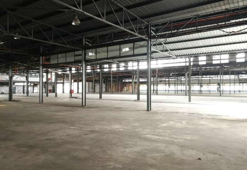 Spacious warehouse at Senawang facing main road