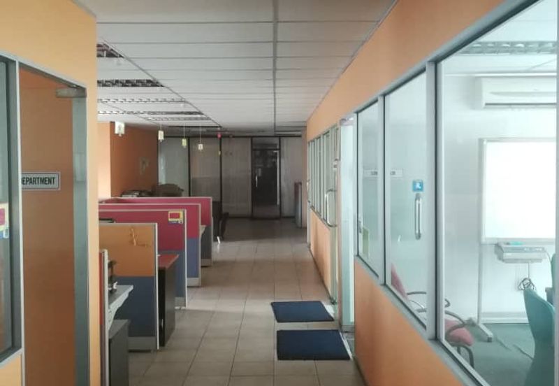 Spacious warehouse at Senawang facing main road