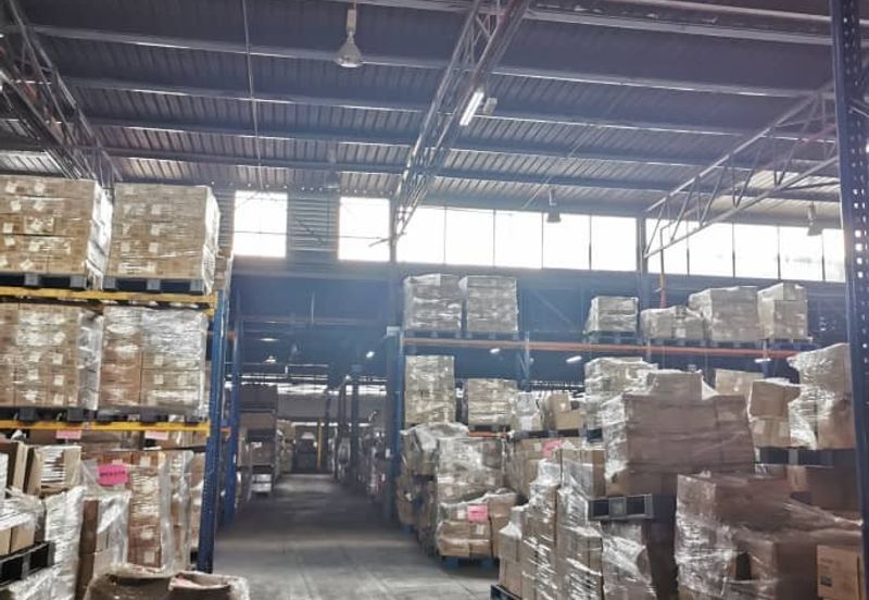 Spacious warehouse at Senawang facing main road
