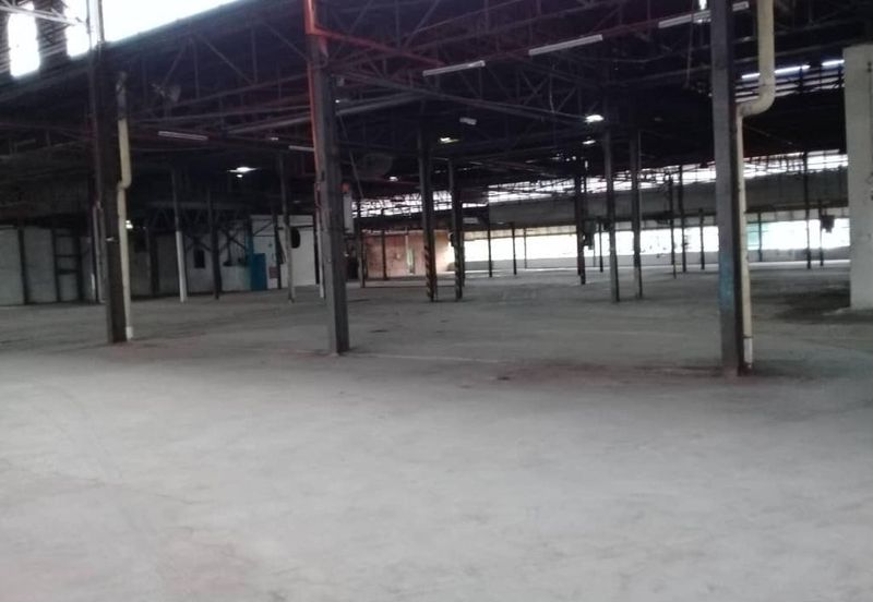 Spacious warehouse at Senawang facing main road