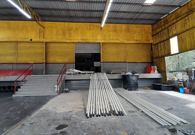 Warehouse Cheras Sg Long facing main road