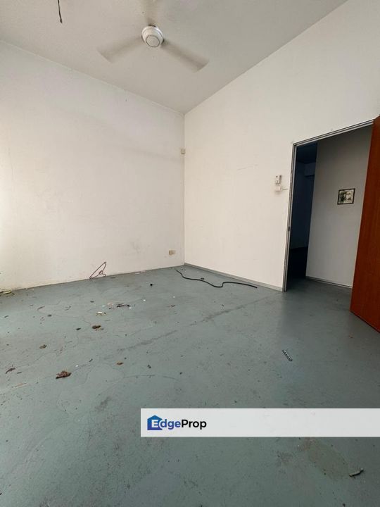 First Floor Shop Lot 3 Room Partition Ttdi Grove Kajang, Selangor, Kajang