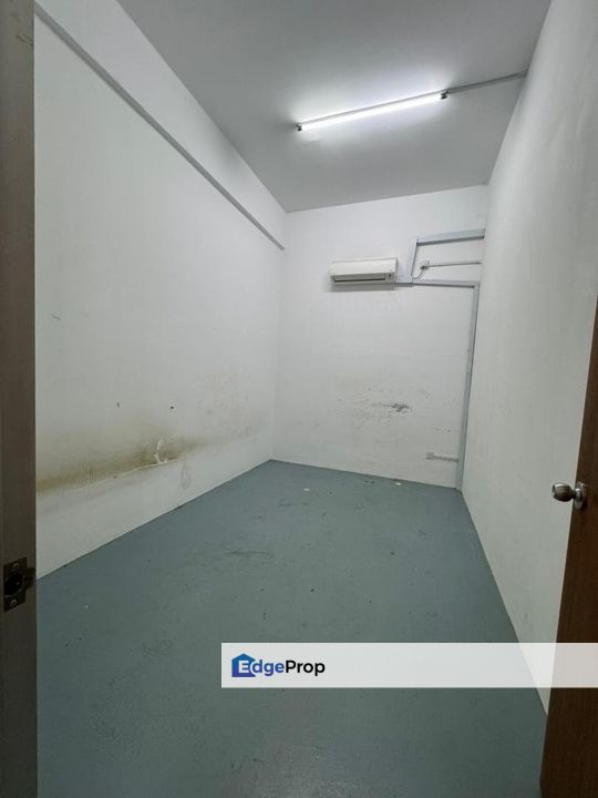First Floor Shop Lot 3 Room Partition Ttdi Grove Kajang, Selangor, Kajang