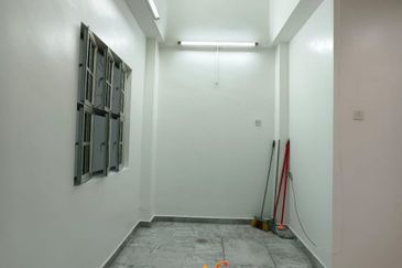 WELL CONDITION HOUSE | READY MOVE IN | Single Storey Terrace, Taman Sri Kapar, Klang