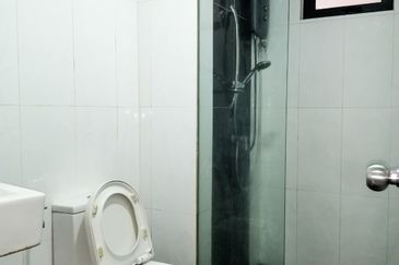 V12 Sovo (Menara Suria)