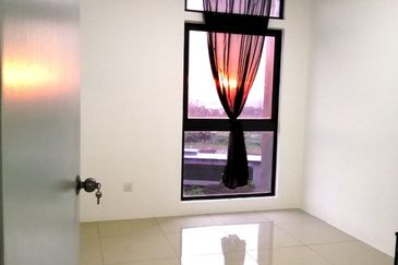 V12 Sovo (Menara Suria)