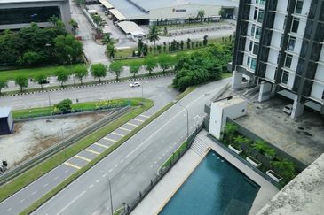 V12 Sovo (Menara Suria)