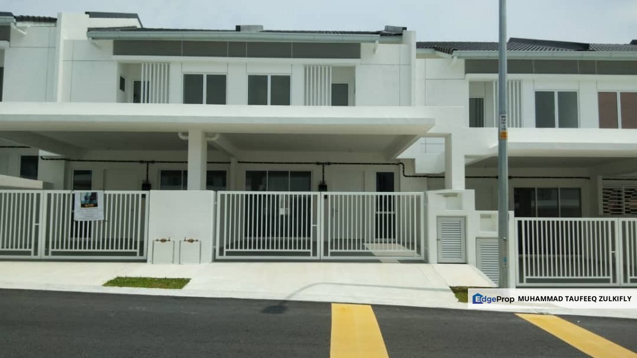 PARTIAL FURNISHED | 2 Storey Terrace Big Built Up Hijayu Aman Sendayan, Negeri Sembilan, Seremban