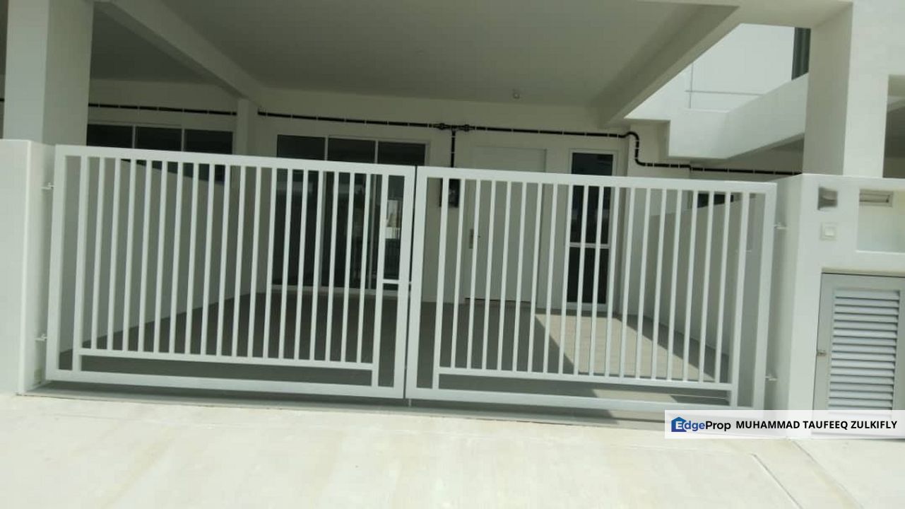 PARTIAL FURNISHED | 2 Storey Terrace Big Built Up Hijayu Aman Sendayan, Negeri Sembilan, Seremban