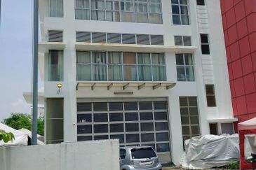 PARTIAL FITTED | STRATEGIC LOCATION | 3 Storey Factory Warehouse Jelutong prime, Bukit Jelutong