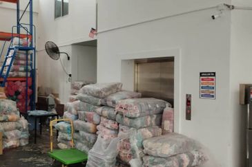 PARTIAL FITTED | STRATEGIC LOCATION | 3 Storey Factory Warehouse Jelutong prime, Bukit Jelutong