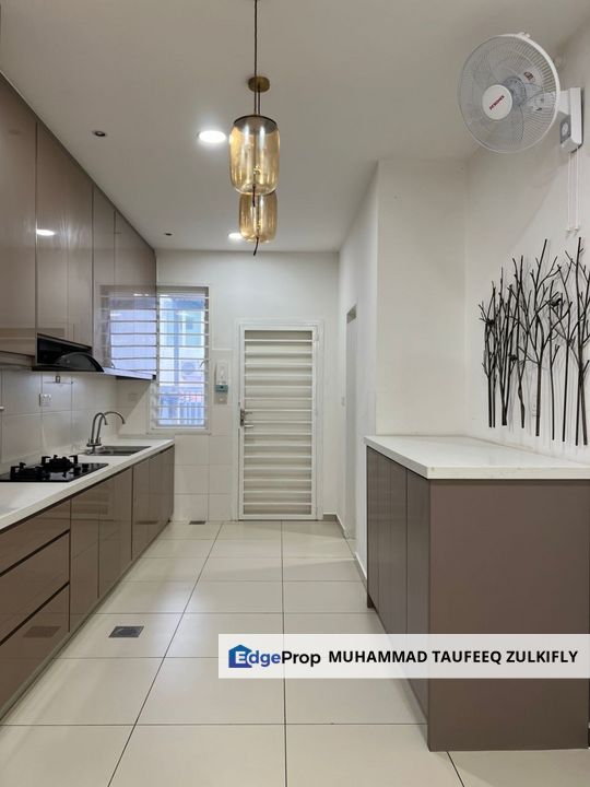 FULLY FURNISHED | BEAUTIFUL RENOVATED | 2 Storey Terrace Ara Sendayan, Ready Move In, Negeri Sembilan, Seremban