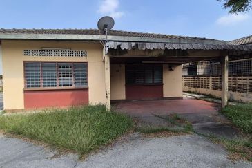 RARE VINTAGE, Corner Lot Bungalow, Ready for Commercial Purpose