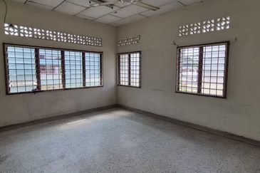 RARE VINTAGE, Corner Lot Bungalow, Ready for Commercial Purpose