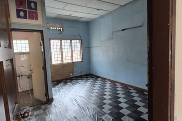 RARE VINTAGE, Corner Lot Bungalow, Ready for Commercial Purpose