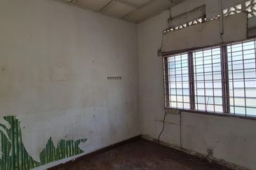 RARE VINTAGE, Corner Lot Bungalow, Ready for Commercial Purpose