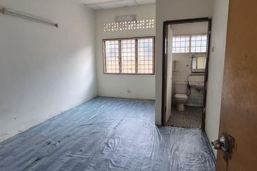 RARE VINTAGE, Corner Lot Bungalow, Ready for Commercial Purpose