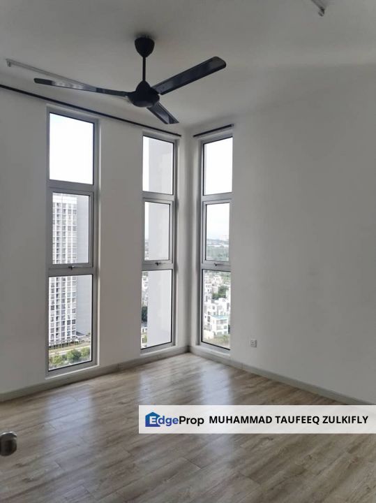 CORNER UNIT | HIGH FLOOR | POOL VIEW | PARTIAL FURNISHED | Lakefront Homes Cyberjaya, Selangor, Cyberjaya