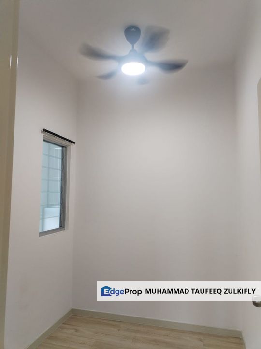 CORNER UNIT | HIGH FLOOR | POOL VIEW | PARTIAL FURNISHED | Lakefront Homes Cyberjaya, Selangor, Cyberjaya