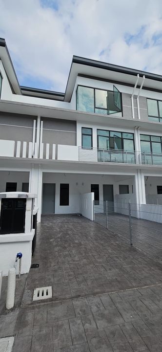 PARTIAL FURNISHED | 3 Storey Terrace Residensi Sinaran Sek 25 Shah Alam, Selangor, Shah Alam