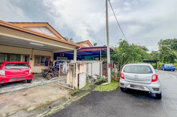 Pulau Indah ( Pulau Lumut )