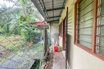 Pulau Indah ( Pulau Lumut )