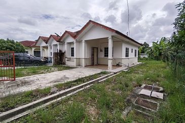 Pulau Indah ( Pulau Lumut )