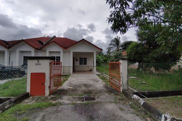 Pulau Indah ( Pulau Lumut )