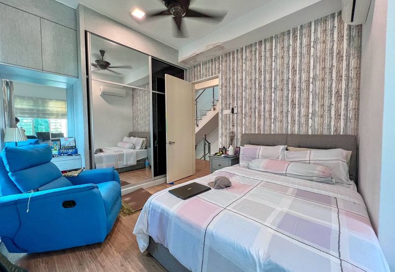 Lake Point Residence