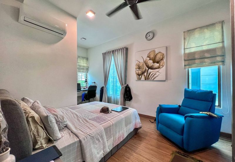 Lake Point Residence