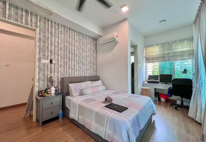 Lake Point Residence