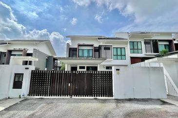 Below Market Value 3 Storey Semi D Aleya Twin Villa, Bukit Jelutong, Shah Alam Freehold