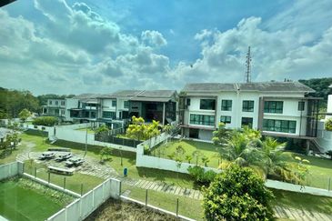 Below Market Value 3 Storey Semi D Aleya Twin Villa, Bukit Jelutong, Shah Alam Freehold